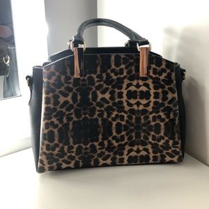 Leopard print small handbag❗️Brand- MATHEW + JULIAN